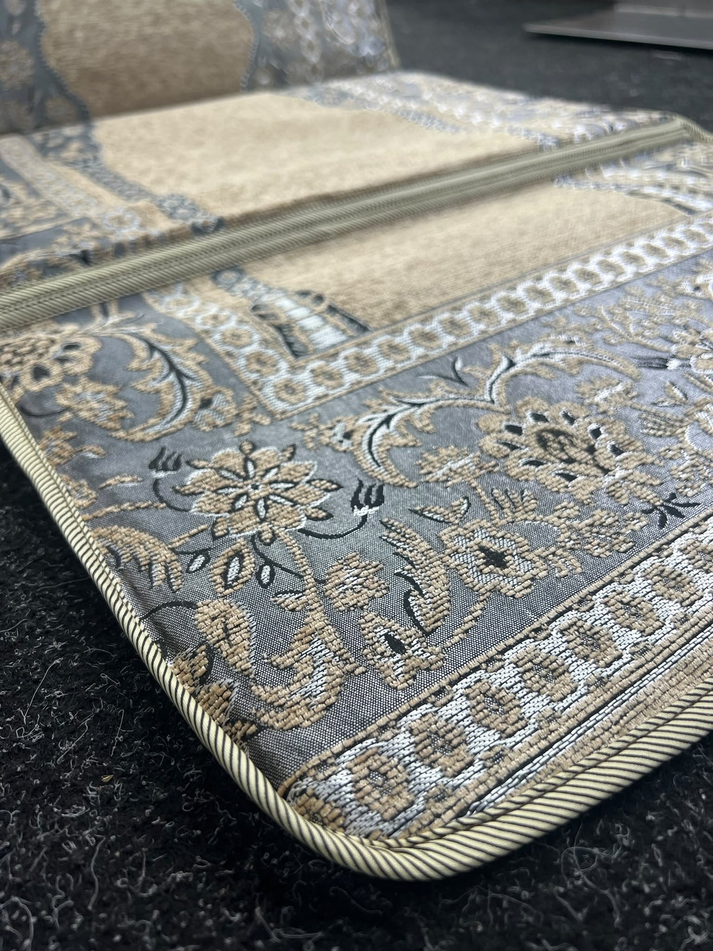 Premium Foldable Prayer Mat with Backrest, Padded Chenille Janamaz 110x55cm