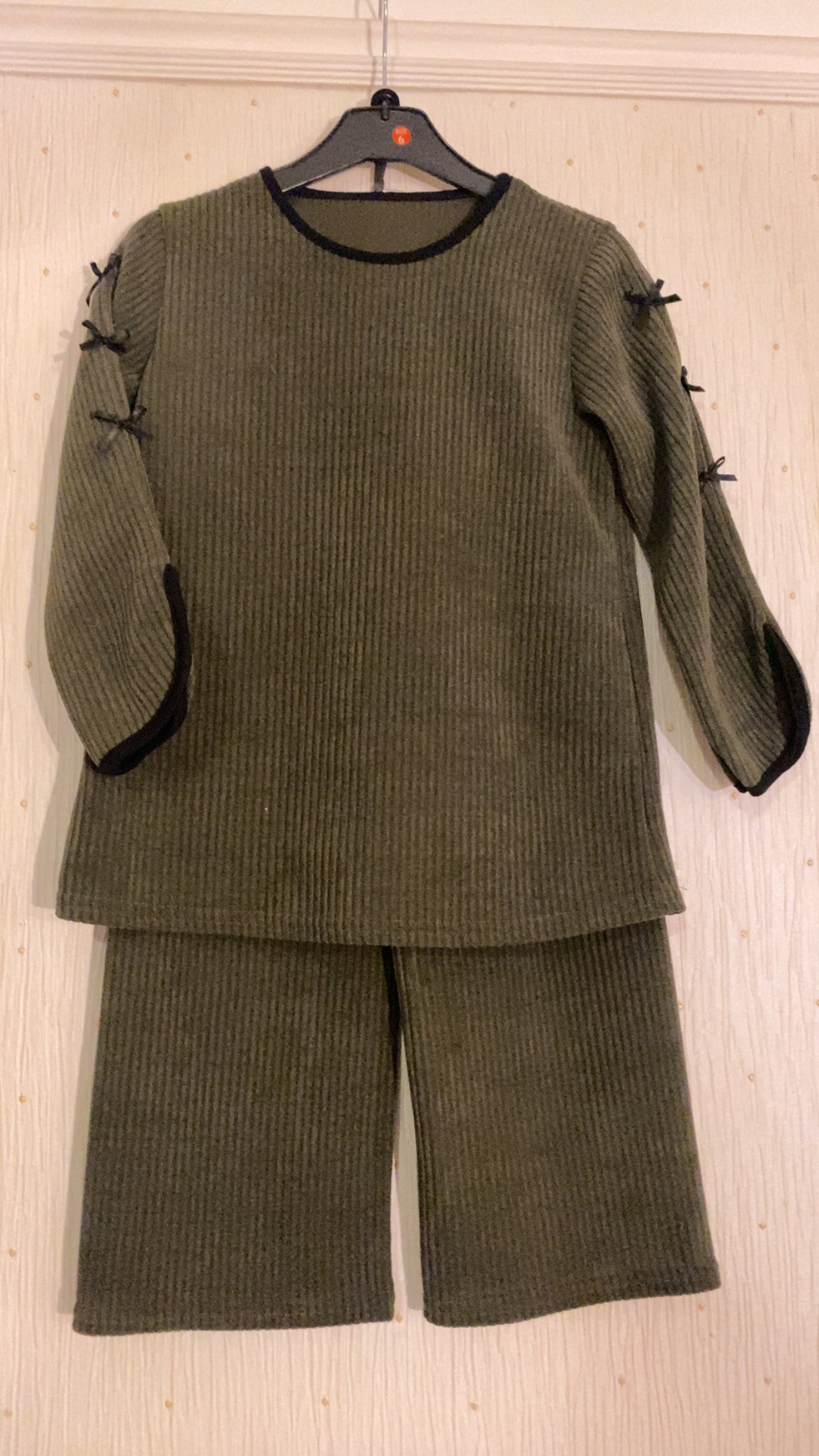 Girls 2pc Set with Bow Coord Warm Winter Sets 4-14 Years Beautiful Ribbed Knitwear