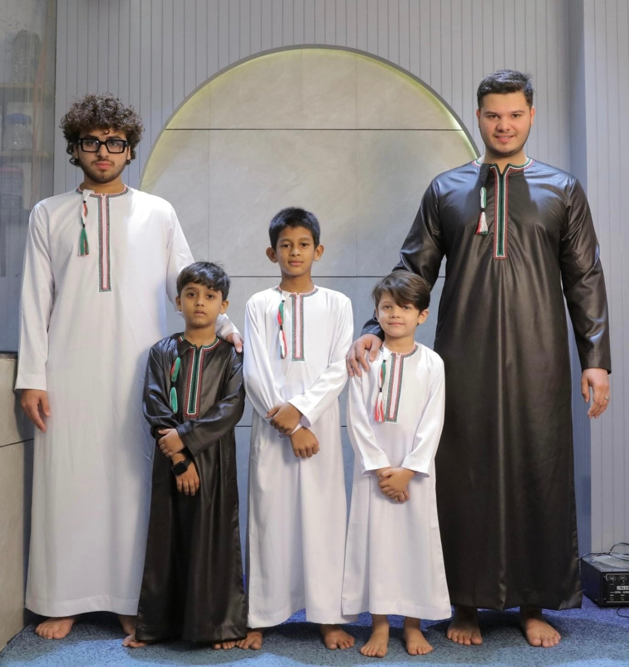 Men’s Islamic thobes traditional jubba M/L/XL black/white Palestine strip