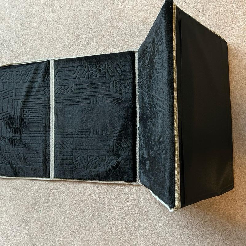 Portable Foldable Prayer Mat with Built-In Back Support & Reclining Chair Function – Perfect for Comfortable Prayers On-the-Go!