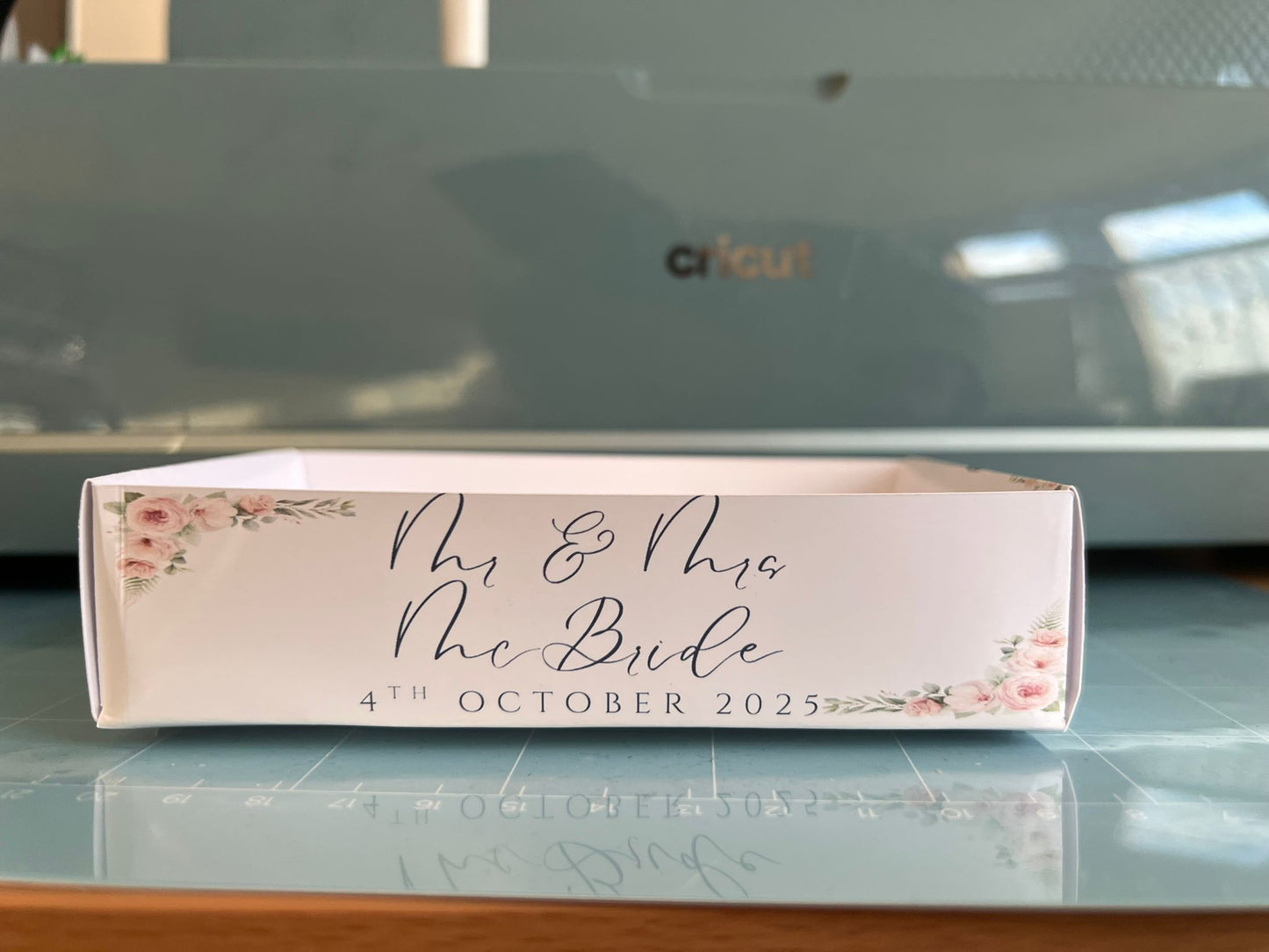 Elegant Custom Name Serving Trays – Personalized Paper Food & Snack Trays for Weddings, Anniversaries, Engagements & Bridal Receptions (Pack of 20)