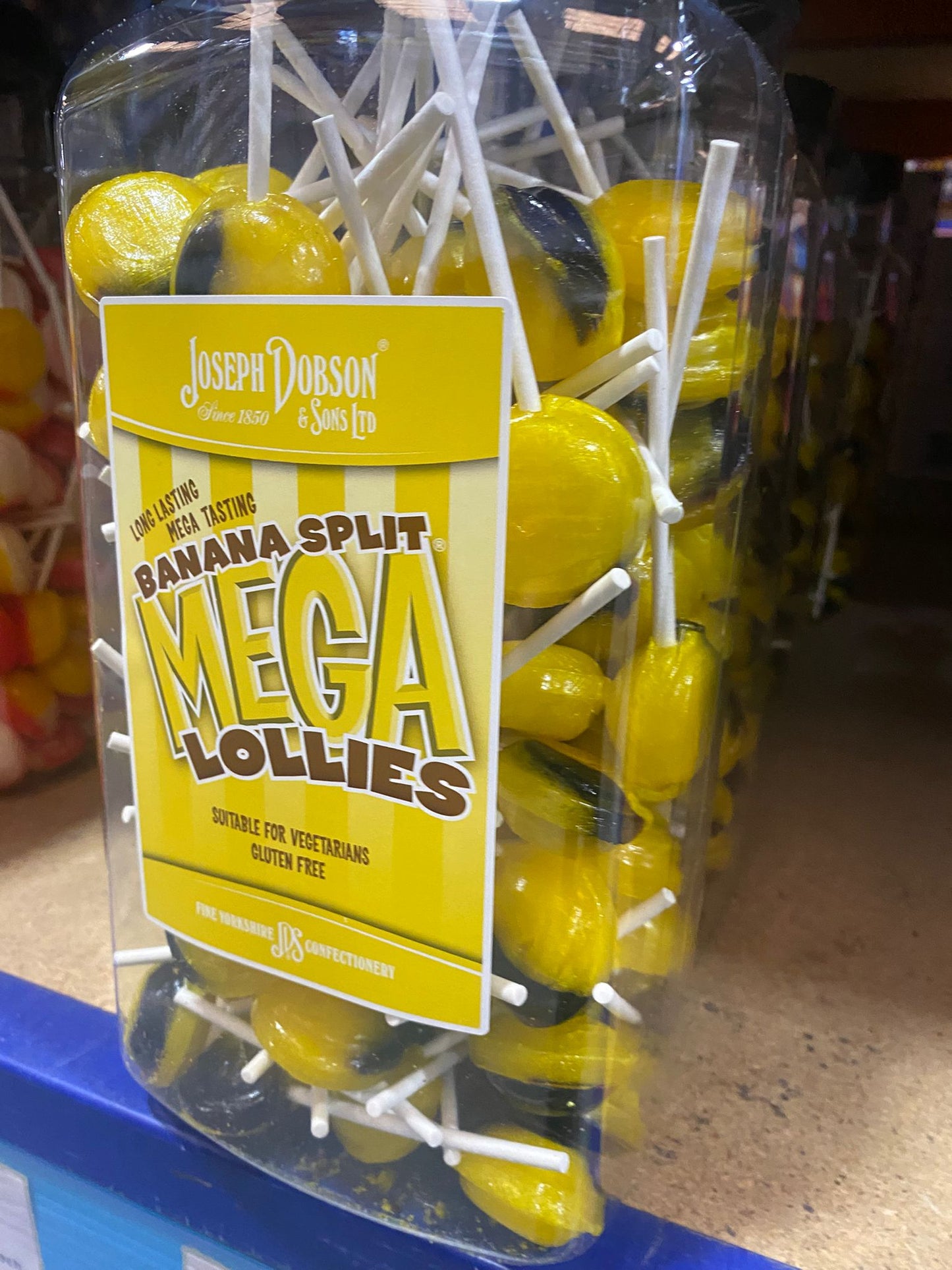 Mega Lollies 🍭🍓🍏🥤 – Single Flavour Bulk Sweets | Vegetarian, Gluten-Free & Natural Flavours (Pack of 90 Lollies) 1.99kg